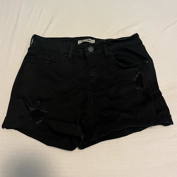 Refuge Size 2 Black shorts - Picture 1 of 1